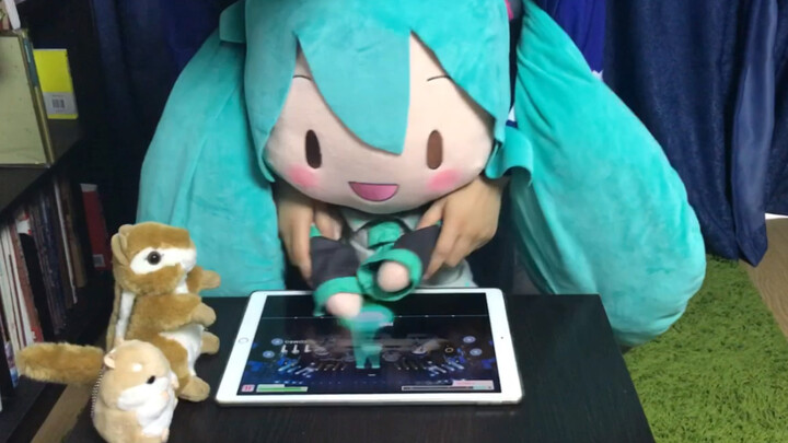 [Music Game]Tonton Hatsune Miku Bermain di Game Ini