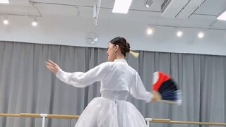 ราชาช้าง ดนตรีและการเต้นสุดเท่ การเต้นรำแบบเกาหลี Yunqi Dance Studio