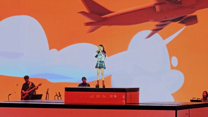 IU - Eight + Coin @ HEREH WORLD TOUR Berlin