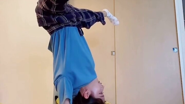 Bgirls hip-hop bernilai tinggi sangat imut bahkan saat berlatih