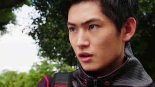 Perhatikan aktor-aktor Kamen Rider yang mirip