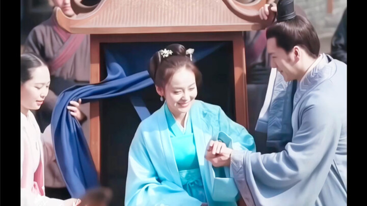 从前打一手板都会的大哭如兰兰，如今却敢趴在喜鹊身上为她挡板子