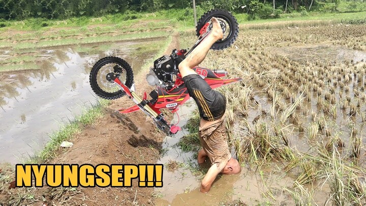 Lucu Parah!!! Video Kocak Si Botak Bikin Ngakak