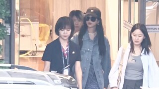 杨紫2024925四川成都到达她说四川紫米很热情，向紫米招手老婆明天见