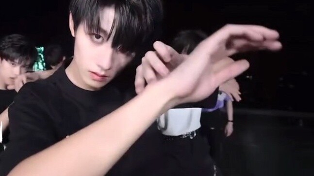 【Gia đình TF ba thế hệ】Dạy nhảy Young Blood Dance trên sân thượng