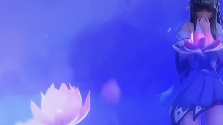 The first time I saw her, she was a girl from Jiangnan, but bye bye is already the Dragon God!