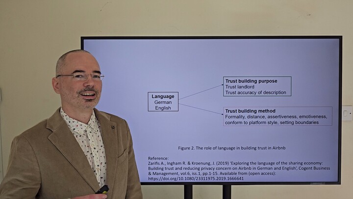 Exploring the language of the sharing economy: Building trust and reducing privacy concern on Airbnb