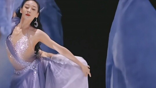 The beautiful fantasy and the cool beauty are so stunning