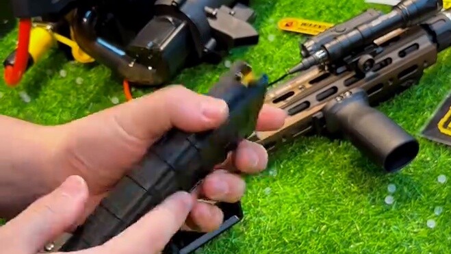 Mô hình bắn đạn HK416