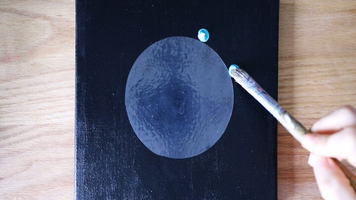 (ภาพวาดสีอะคริลิค) ดาวเคราะห์หนึ่งดวงในจักรวาลอันกว้างใหญ่