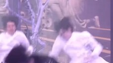 StrayKidsLee MinhoLeeKnow-Gaun backless kakak kedua adalah yang paling klasik