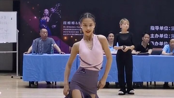 【Lisa王莉莎】我没有办法眼睛不看着她