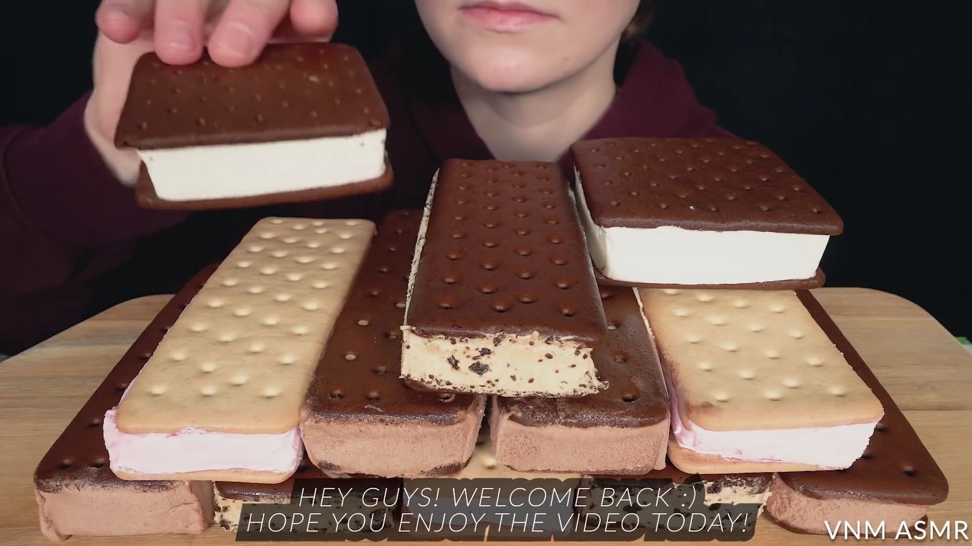 ASMR Ice Cream Sandwiches *Soft Eating Sounds (Chocolate, Strawberry,  Cookies & Cream)by VNM ASMR - BiliBili