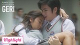 Kisah Untuk Geri | Highlight EP04 Panik Saat Cewek Tercintaku Pingsan | WeTV Original