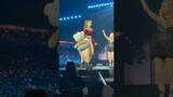 Stop throwing things on stage! #blackpink