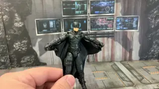 The Batman 2022 Movie Series 4-inch Action Figure Wingsuit Batman