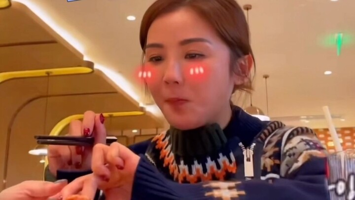 【Kembar | Sa Jiao】Tuan. Hari indah Cai dimulai dengan istri kecilnya yang memberinya makan~