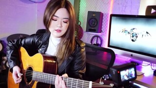 Serangan keren yang manis! Wanita muda itu memainkan lagu rock klasik "Unholy Confessions" [gitar fi