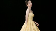杨紫微博之夜第二套来自Alexandre Vauthier2020春夏高定