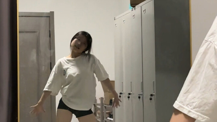 25岁大龄女生认真学练韩舞第一天打卡～