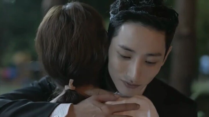 Lee Soo Hyuk hugs someone else's girlfriend and doesn't let go