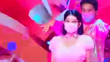 The straight shot of HyunA's short-haired dancer you all wanted (updated white skirt!)