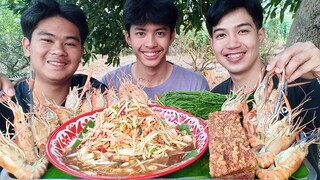 ส้มตำปูปลาร้า หมูกรอบ กุ้งเผาหัวมันๆ มาแซ่บๆด้วยกันพี่น้อง.