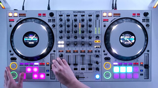 Remix musik elektronik dengan lagu bahasa Inggris oleh seorang DJ