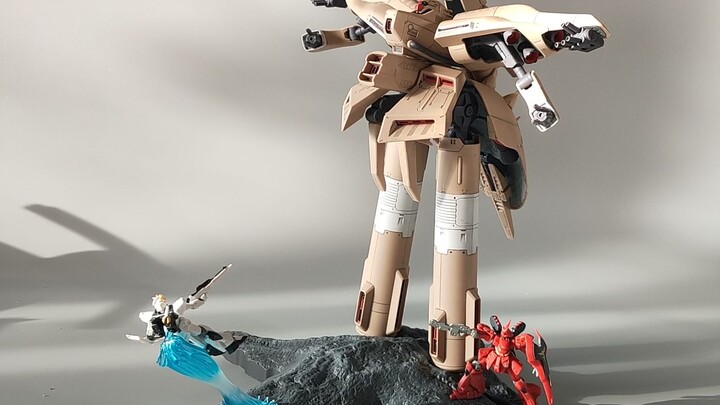 Benda raksasa 1:400 juga hadir dengan Gundam Sapi + Sazabi yang sangat indah?