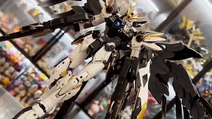 Noble and romantic, the Night Snow Angel Gundam descends magnificently