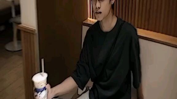 LUH YOU'RE SO POGI NAMAN HAHHSHAHSHS #blfan