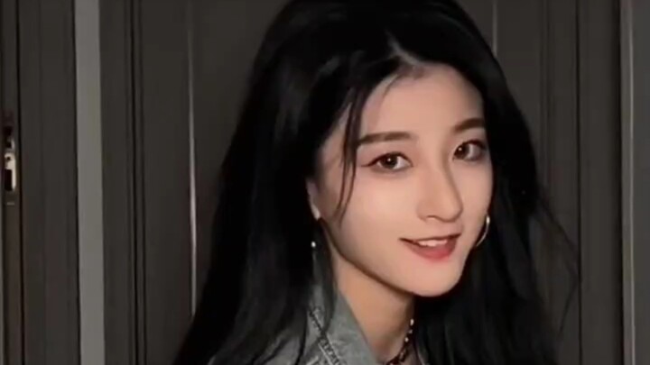抖音美女合集之蹲下变装