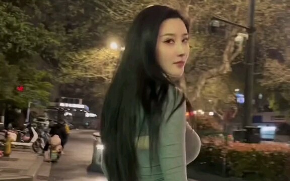 回眸一笑百媚生