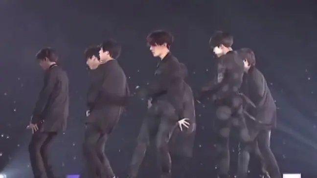BTS Let go Live They are all in black, soft and sexy!