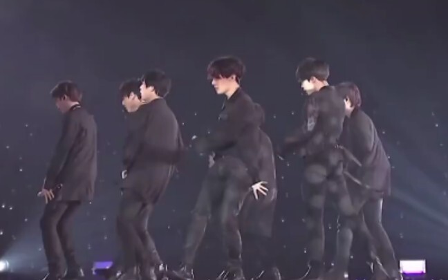 [BTS] BTS trình diễn "Let go" tại concert cực kỳ gợi cảm