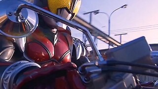 The famous scene where Moon Knight saves Den-O, linkage theater, and handsome transformation.