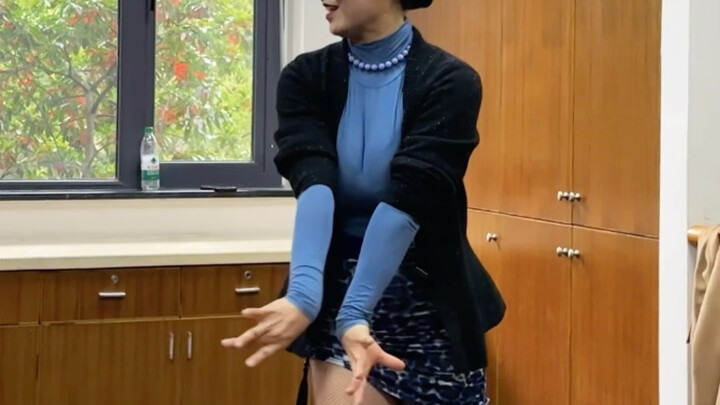 @戈壁路人甲：这要是去跳广场舞不得收几十个金镯子呀。