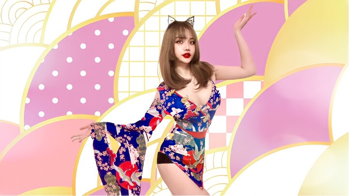 Cô bé Nhật Bản vui vẻ