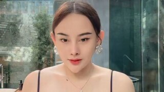 Liat dikit, mikir panjang / One look, long thoughts
