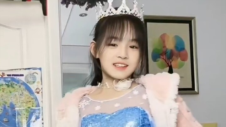 A collection of wonderful videos of the 11-year-old beautiful girl Liu Yuxuan's growth process