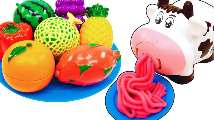 有趣的蔬菜和水果，用牛奶面条机制作彩虹面条，非常的解压