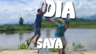 dia foto saya VS saya foto dia