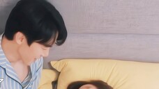 Bai Siyan is also getting better and is sleeping in the master bedroom with Xizhu