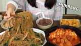 요리 먹방 :) 불지 않는 잡채, 삼겹살 김치찌개, 스팸감자채볶음, 팝콘치킨. korean food mukbang.