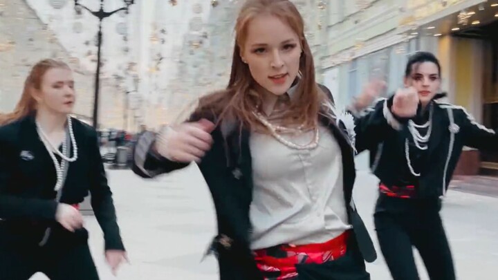 ช่วยด้วยเธอหล่อมาก! ! สาวรัสเซียแสดงการเต้นรำแนว C-POP WayV WayV "Kick Back"