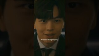 He's being strange 😰😰The golden spoon #yooksungjae #leejongwon #thegoldenspoon #kdrama #favpickedit