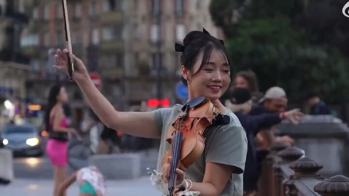 Burst into tears!!! Paris street artist plays Xiao Zhan's "Satisfaction", the "million-single" of Xi