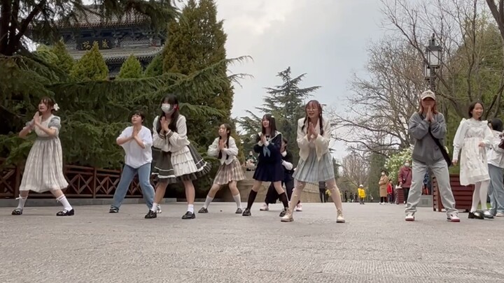 Is this what square dancing looks like after retirement? (Sad)