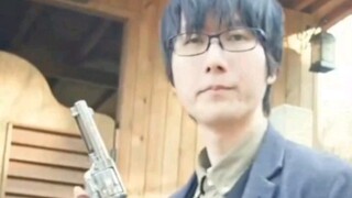 Cowboy Hao reads the review of a gun for 20,000 yen