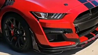 car nissan GTR r35 vs car Ford mustang